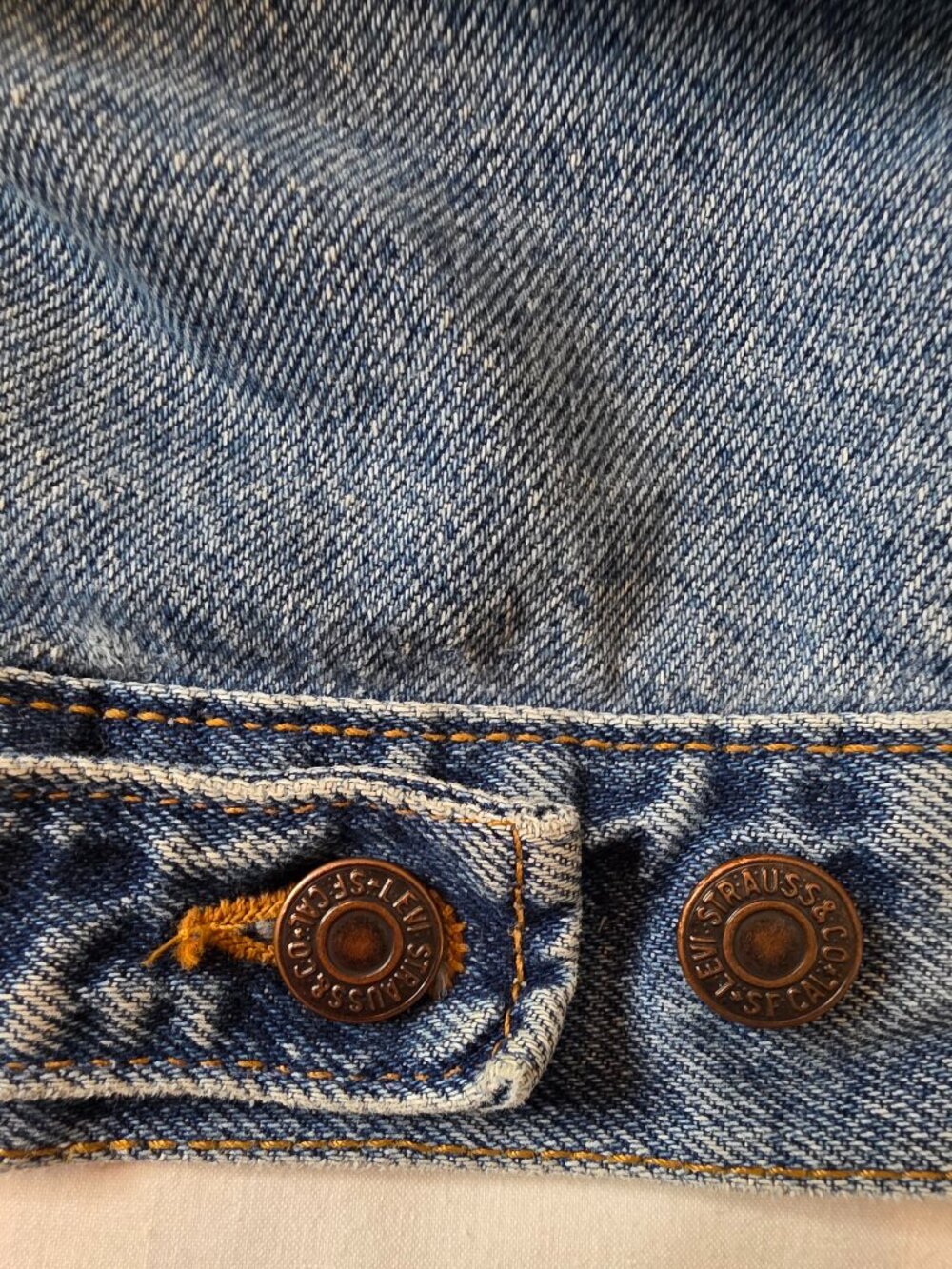 Levi's Vintage 90's Flawless, Light Wash Trucker Jean Jacket 70507-0389, Size XL - Picture 6 of 16